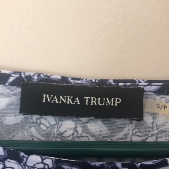 Nice top - Picture 2 of 2